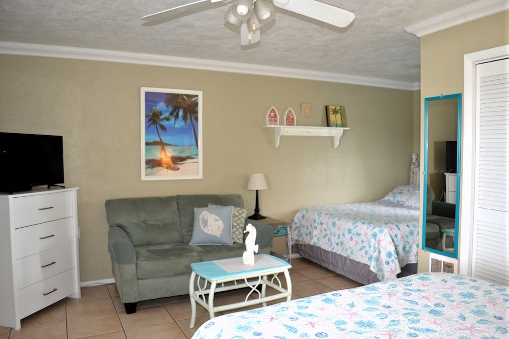 Classic Double Room, 2 Double Beds, Refrigerator & Microwave photo 1