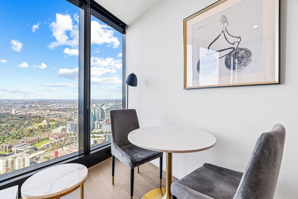 One Bedroom Apartment - Sky High - Photo 10