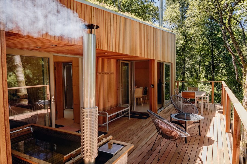 Lakeside Lodge photo 1