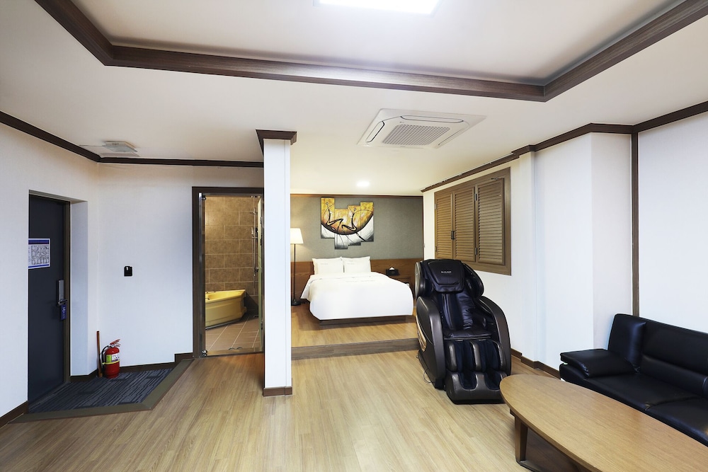 Suite Double - Certified Korea Tourism Quality Break (Breakfast Is Not Available On Mondays) photo 1