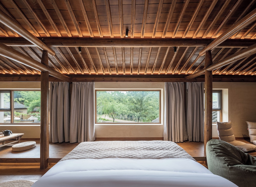 Deluxe Suite, Hill View