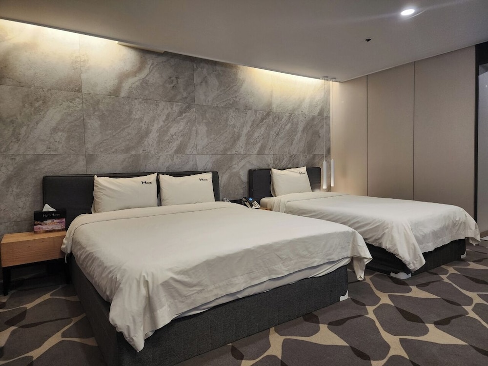 Family Suite, City View