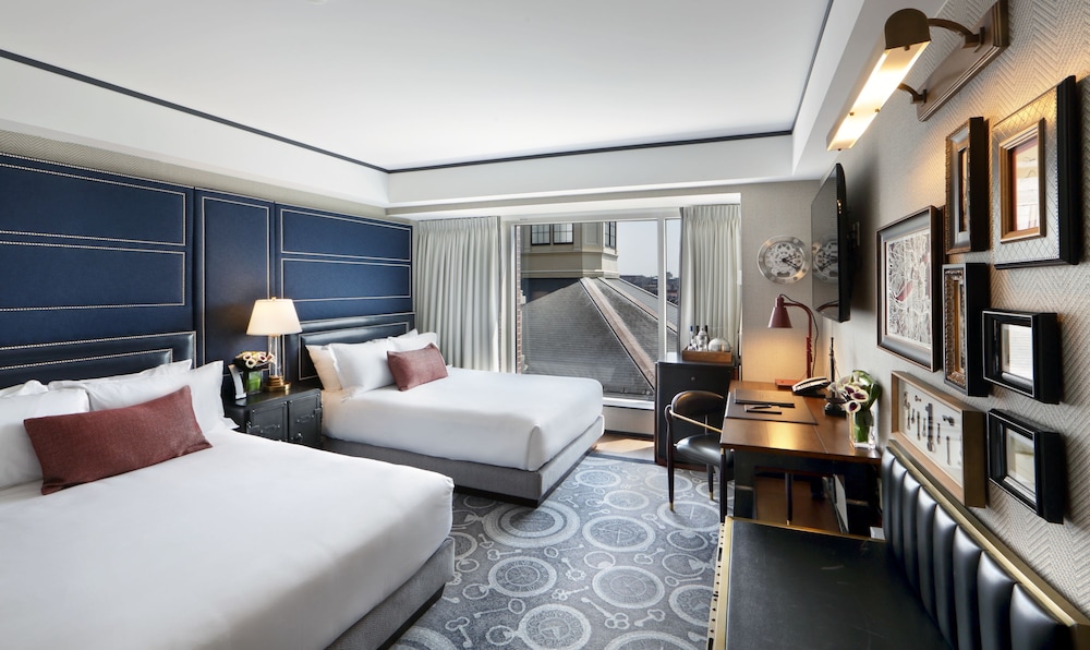 Grand Room, 2 Queen Beds, City View photo 3