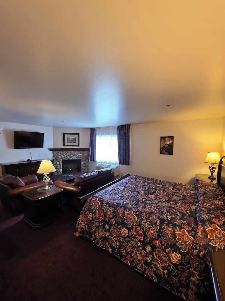 Honeymoon Room, 1 King Bed, Non Smoking photo 1