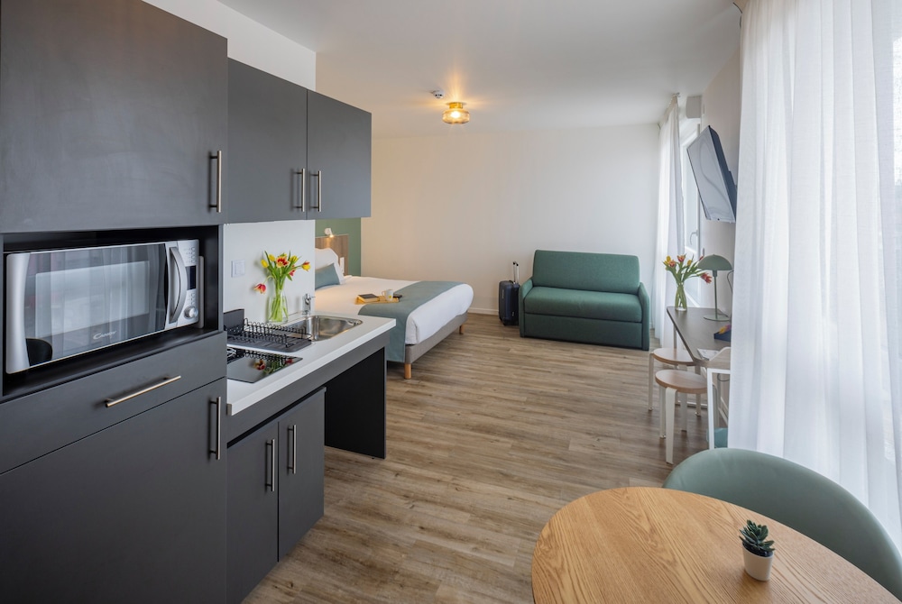 Executive studio, 1 double bed and 1 single sofa bed - Photo 3