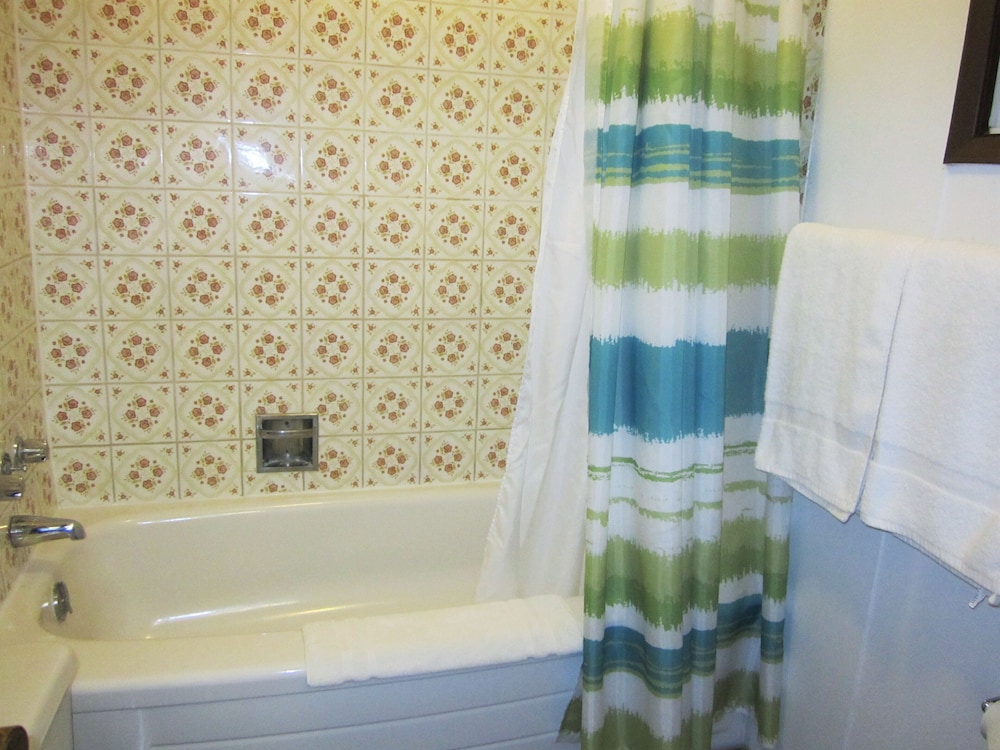 Comfort Room, 2 Double Beds, City View photo 2