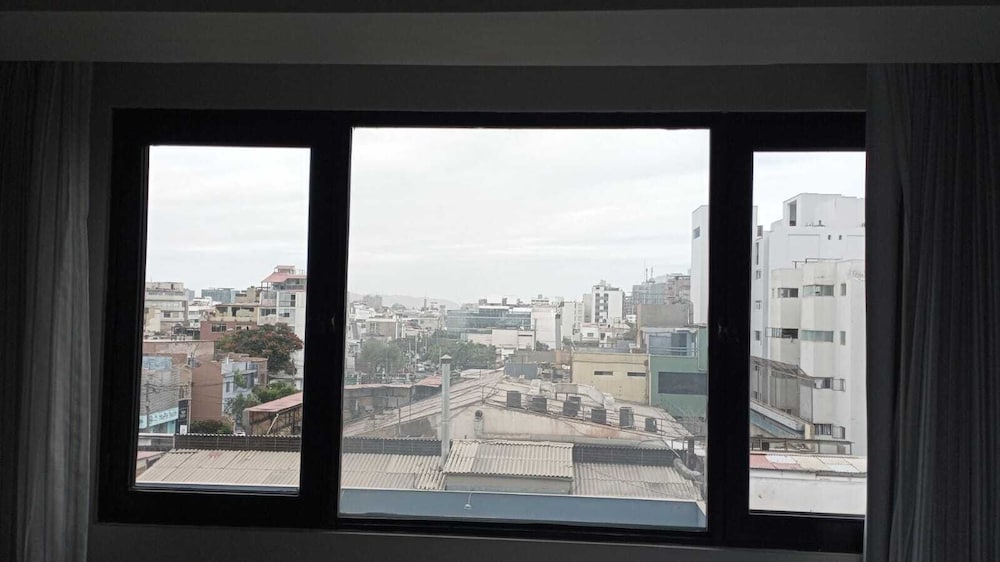 Premium Twin Room - Photo 9