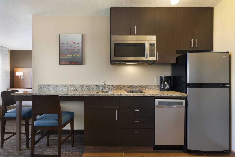 Suite, 1 Bedroom - Photo 4