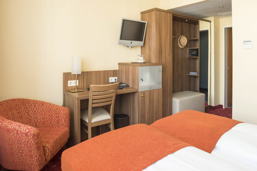 Standard Double Room, 1 Double or 2 Twin Beds photo 2