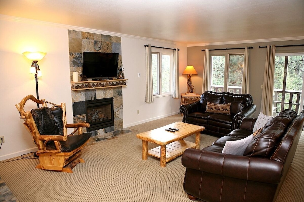 Condo, 2 Bedrooms