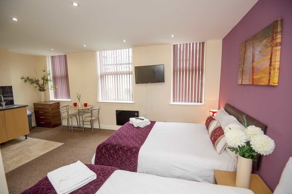 Deluxe Studio, Multiple Beds photo 2