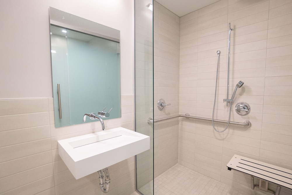 SOVA Accessible Room - Photo 7