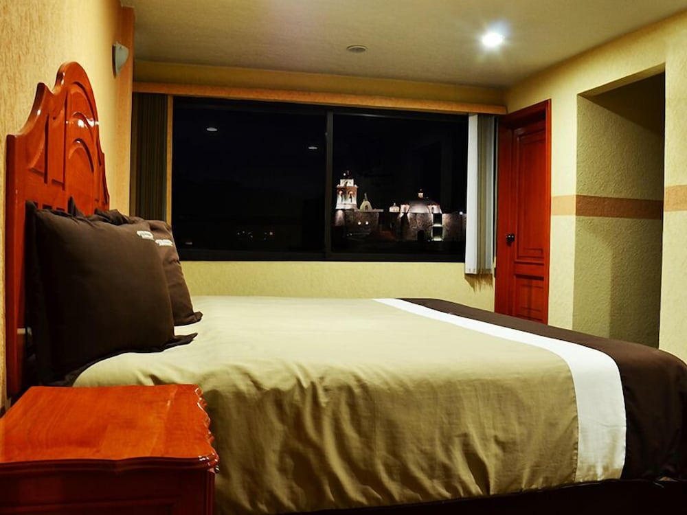 Standard Room, 1 King Bed photo 2