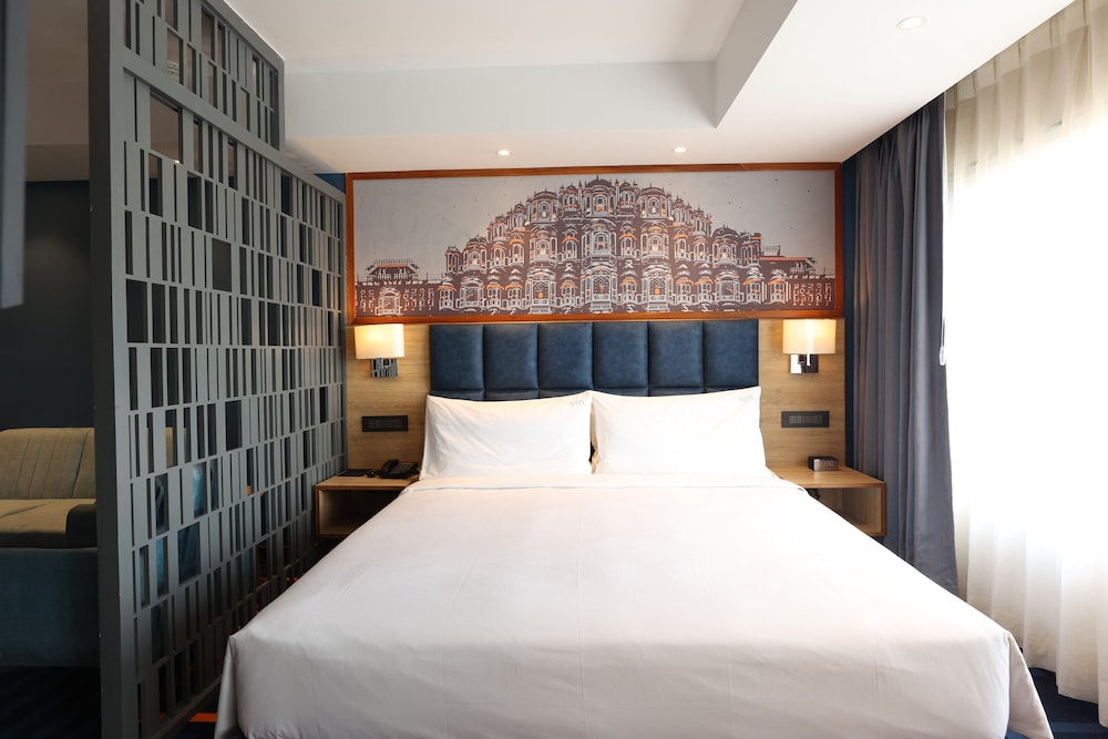 Suite, 1 King Bed, Kitchenette (Dining) - Photo 1