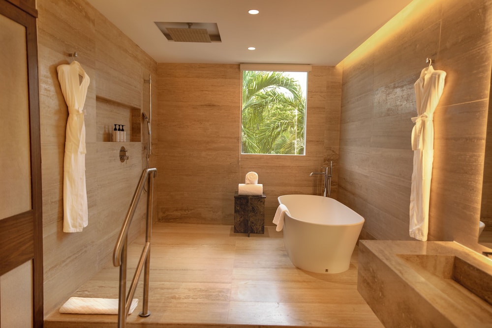 Luxury Suite Ocean Front King with Private Pool & Outdoor Shower Diamond Club - Photo 3