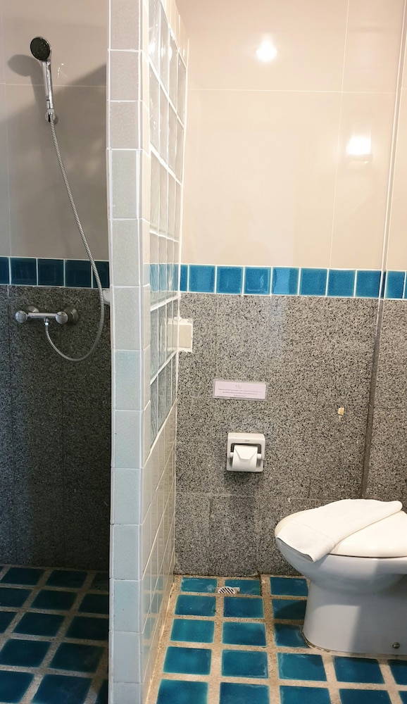 Standard Twin Room (Shower) - Photo 2