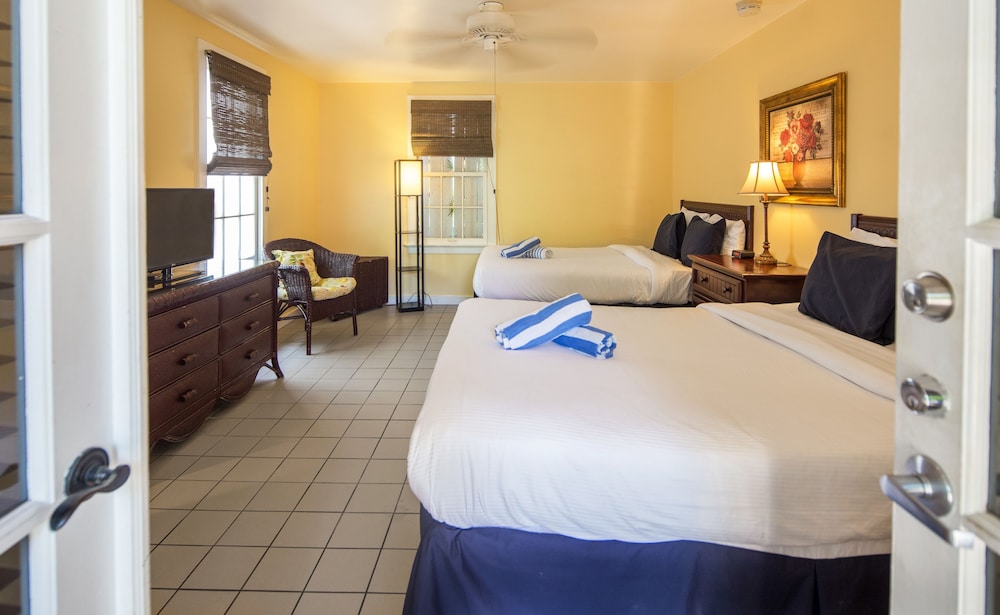 Deluxe Room 2 Queen At Wicker House, 913 Duval Street photo 3
