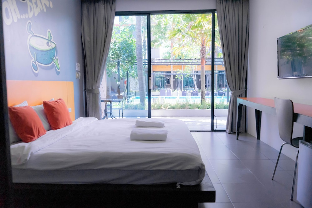 Deluxe Double Room with Pool View - Photo 9
