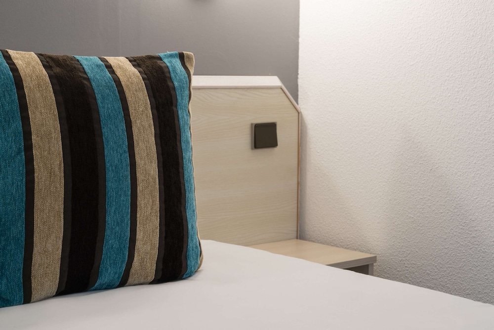 Standard Room, 1 Queen Bed, Non Smoking, Bathtub