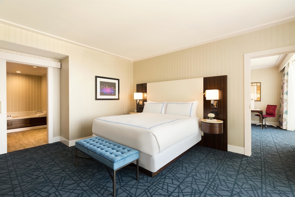 One Bedroom Suite, 1 King Bed