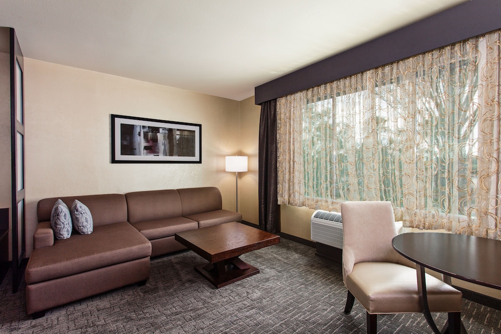 Suite, 1 Bedroom photo 2