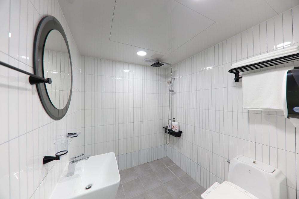 Standard Double Room - Photo 7