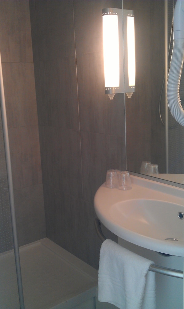 Standard Room, 1 Double Bed - Photo 3