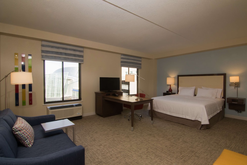 Studio, 1 King Bed, Refrigerator & Microwave, City View (Wet Bar)