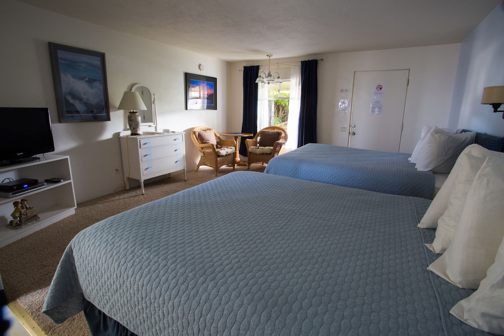 Standard Room, 2 Queen Beds photo 2