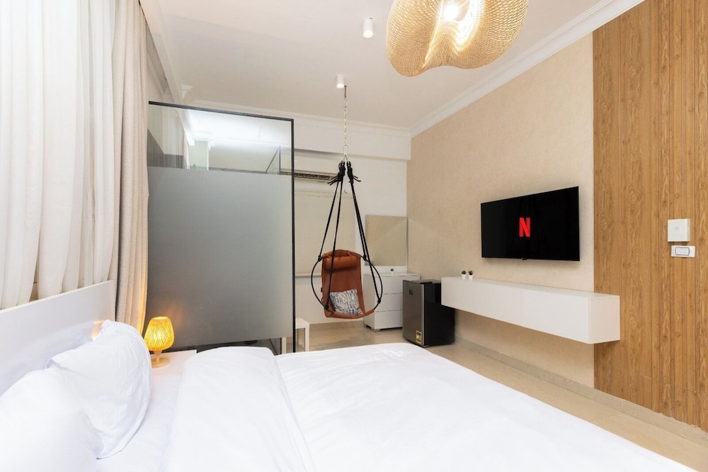 Studio, 1 Queen Bed, Air conditioning photo 1