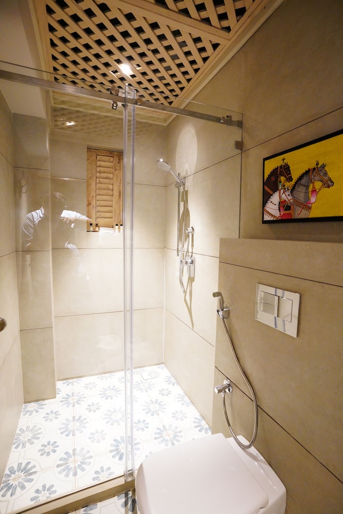 Deluxe Room - Photo 6