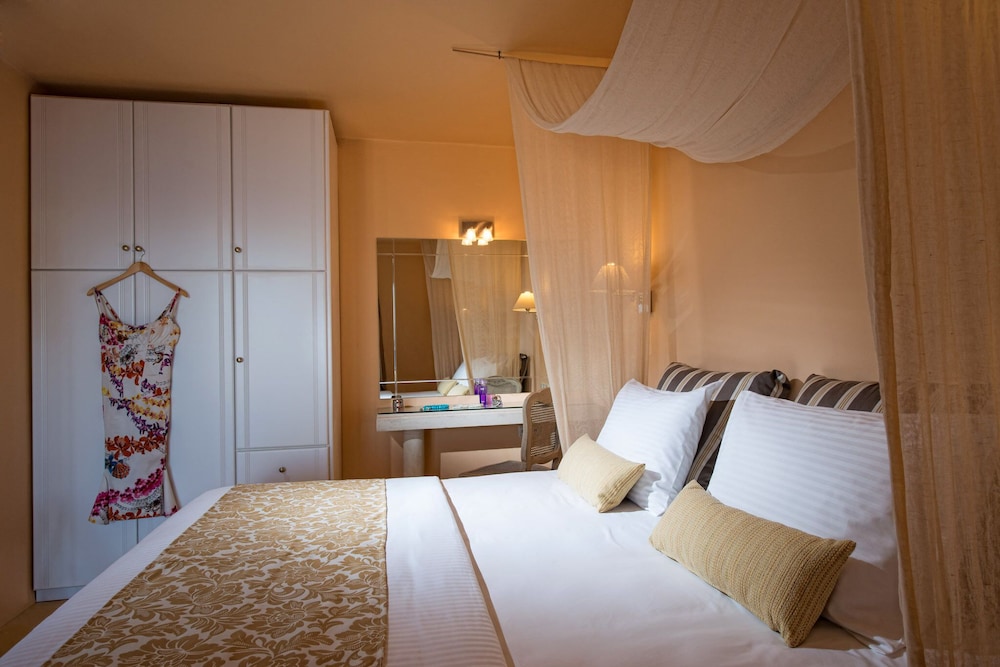 Deluxe Penthouse Suite | Panoramic Sea View & Outdoor Hot Tub - Photo 3