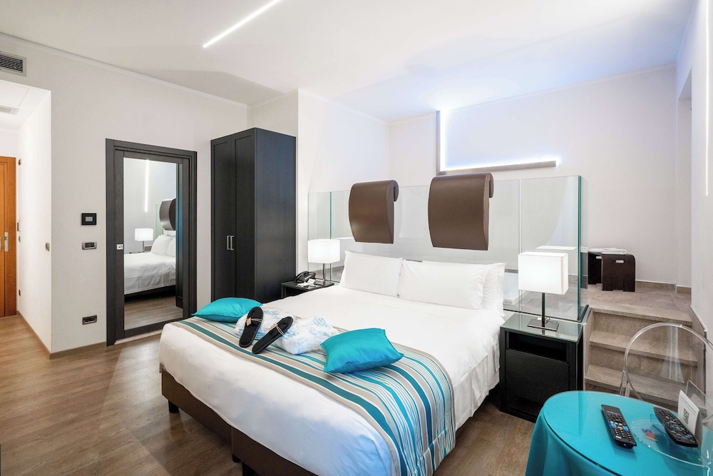 Classic Room, Multiple Beds - Photo 22