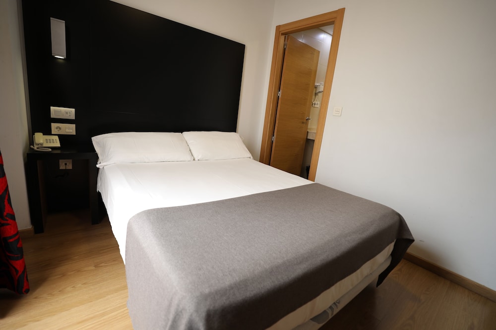 Double Room - Photo 13