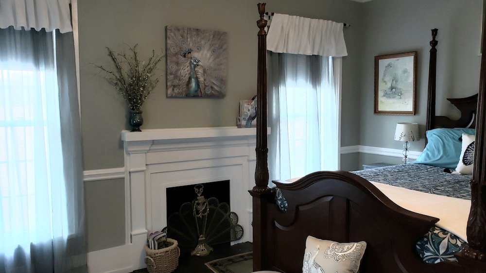 The Blue Room (Shared Bath) photo 1