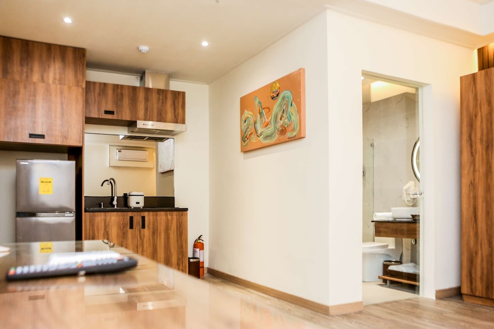 Deluxe Room, Multiple Beds, Non Smoking, Kitchen - Photo 5