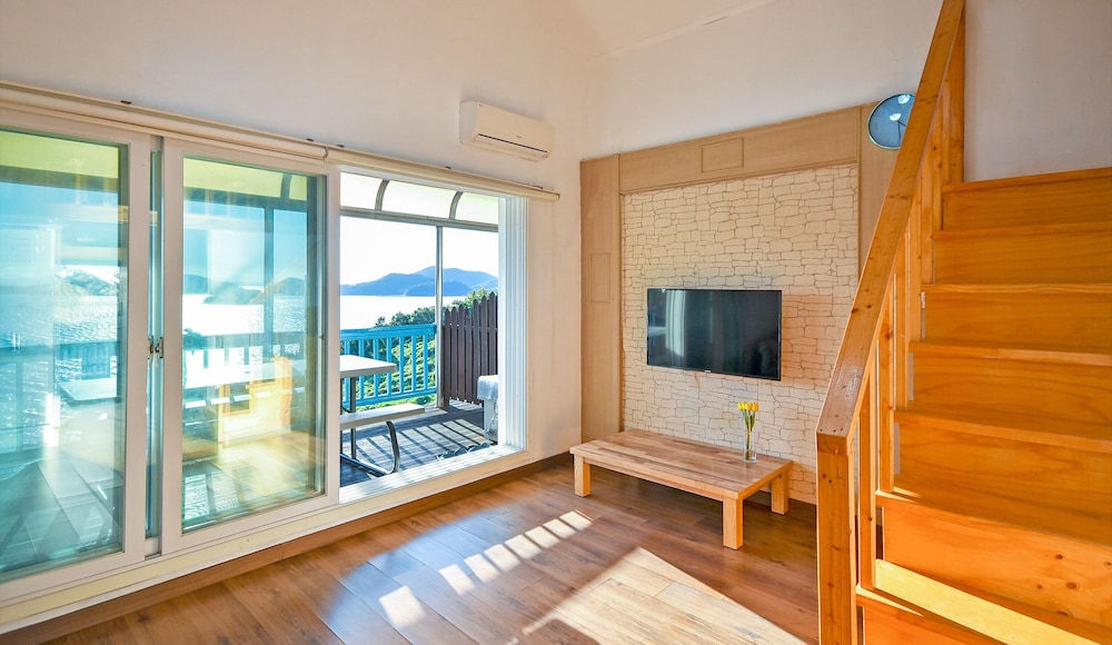 202 photo 1