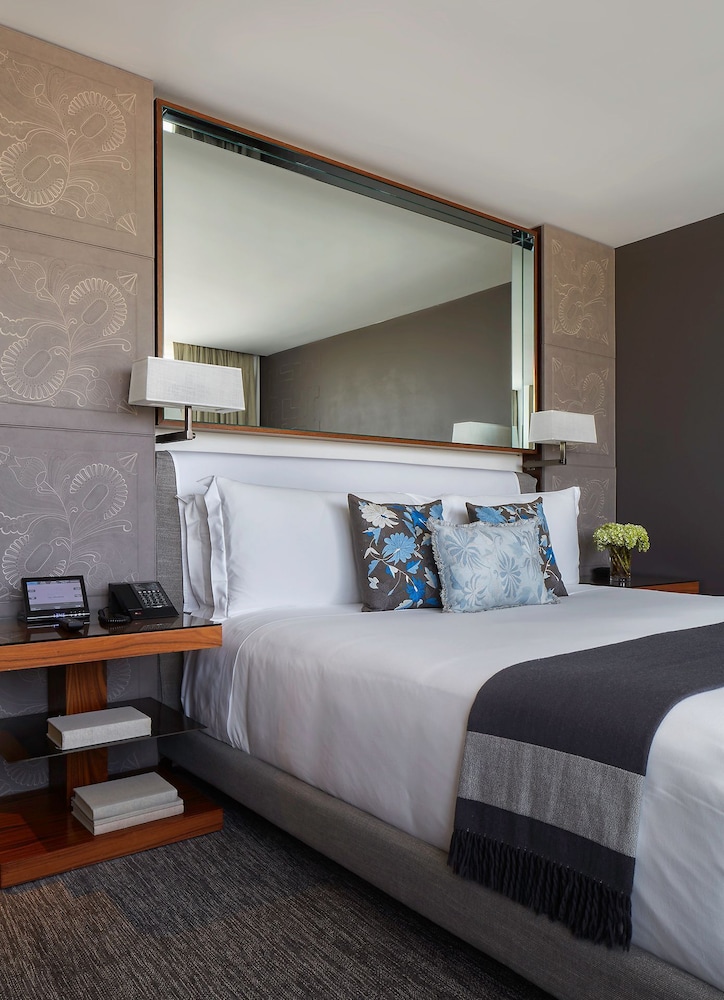 Deluxe Room, 1 King Bed - Photo 2