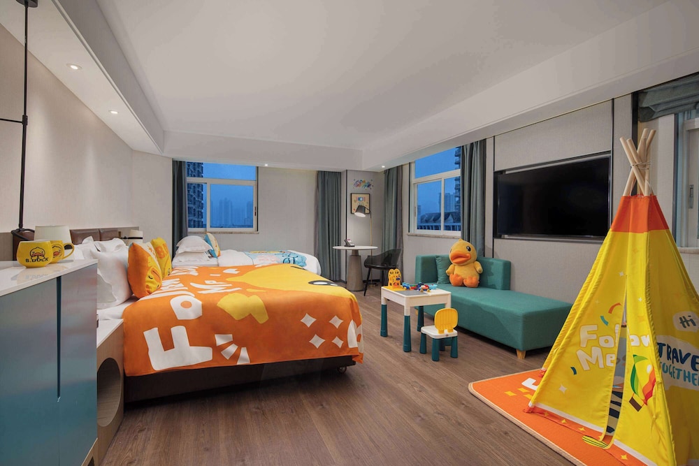 Family Room, 1 King Bed, Non Smoking