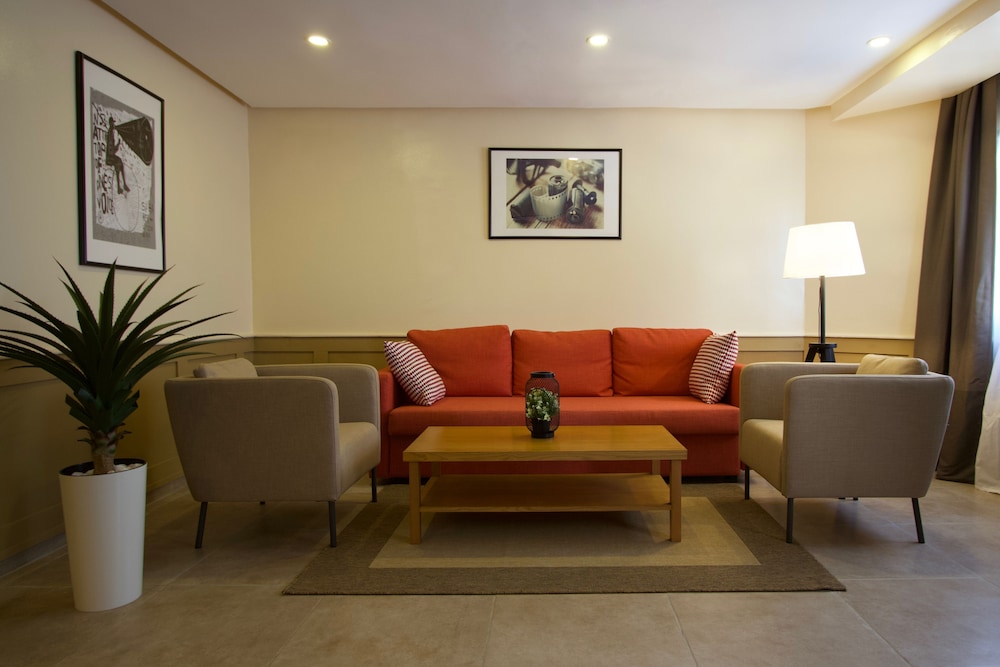 Deluxe Suite - Photo 12