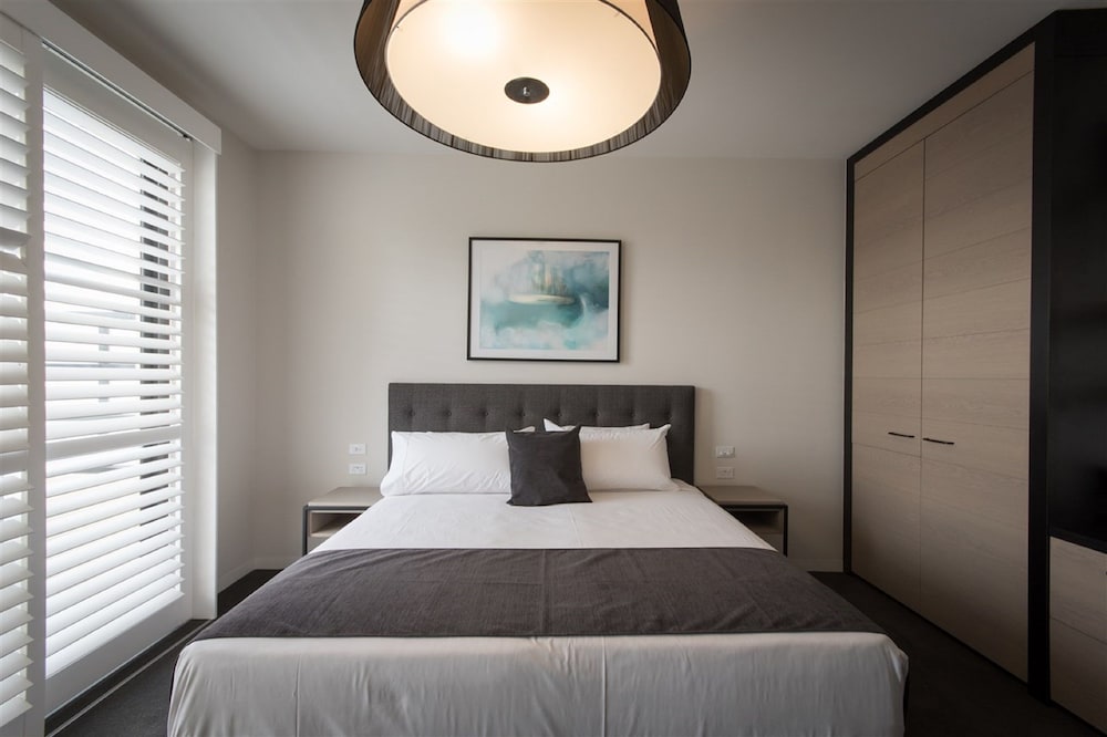 Studio King Suite - Photo 3