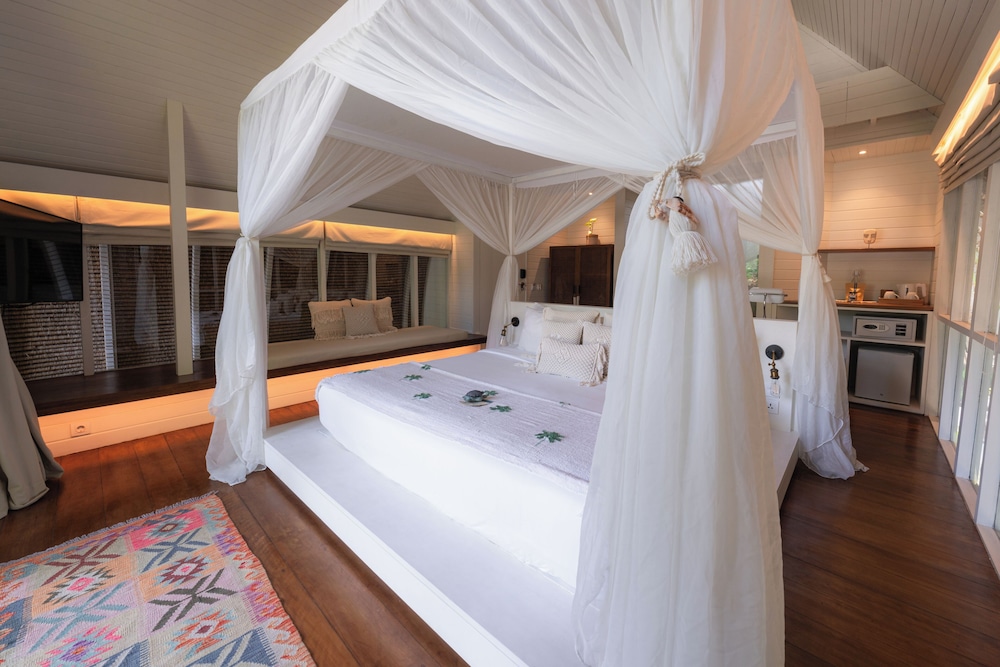 Cabana with Free Minibar - Photo 5