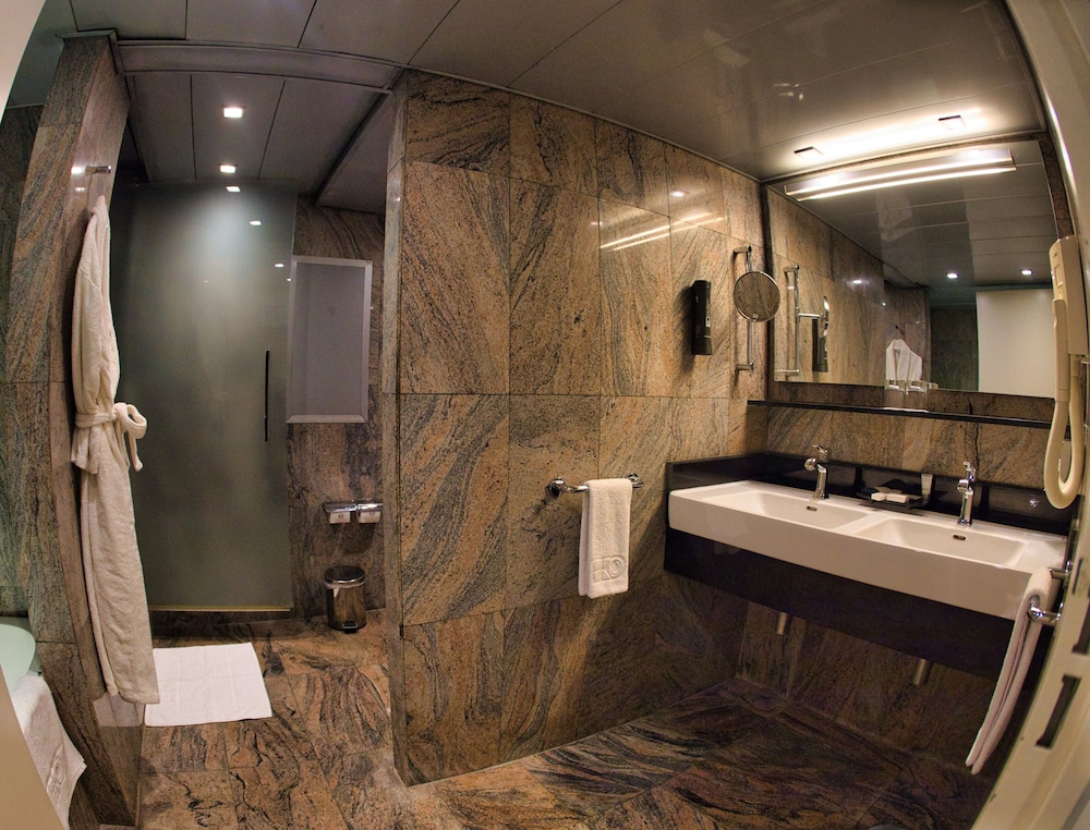 Executive Suite, 1 King Bed, Ocean View (Diplomatic Suites) photo 3
