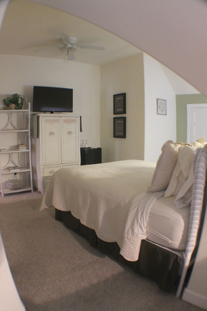 Traditional Suite, Ensuite, Mountain View (Magnolia-7) photo 2