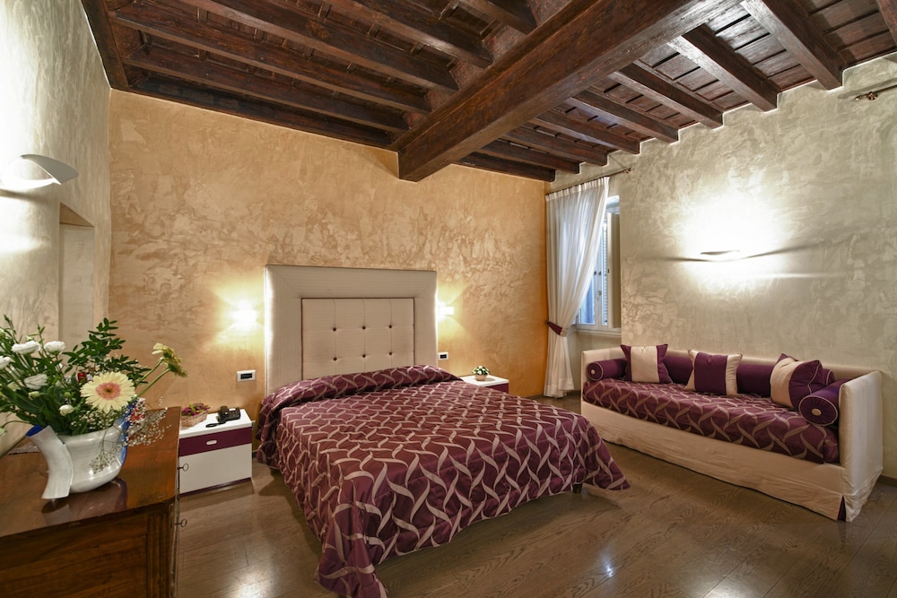 Junior Studio Suite, 2 Bedrooms, Bathtub, Mezzanine photo 1