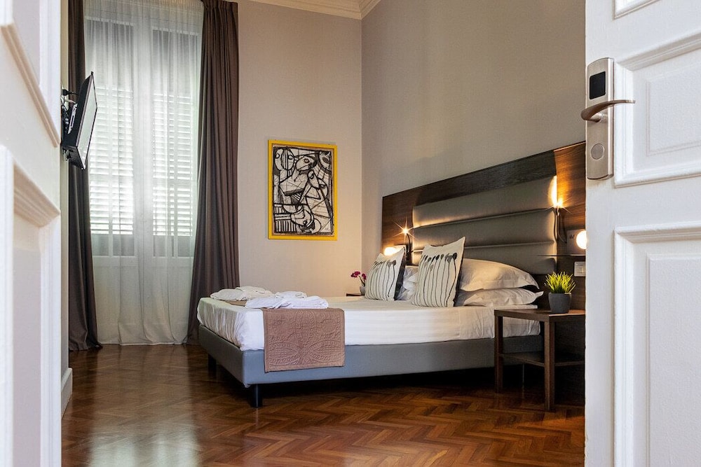 Deluxe Double or Twin Room, 1 King Bed, Non Smoking photo 1