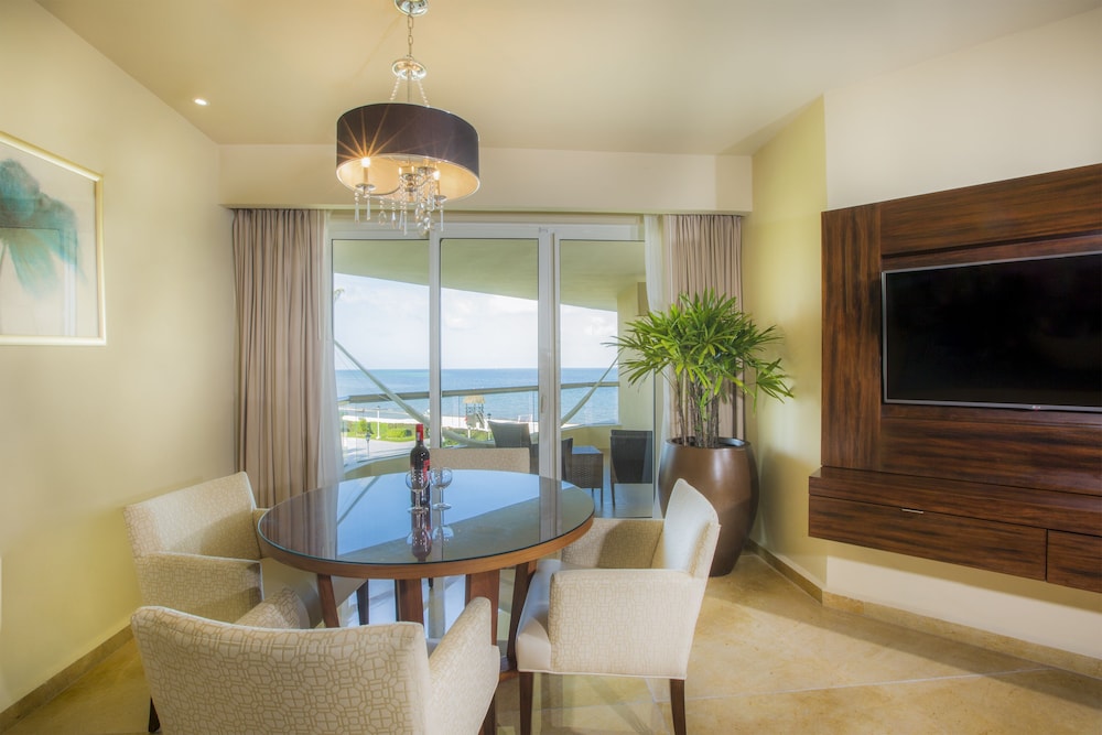 Superior Governor Suite