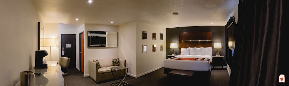 Suite, 1 King Bed (Coyote Suite) - Photo 5