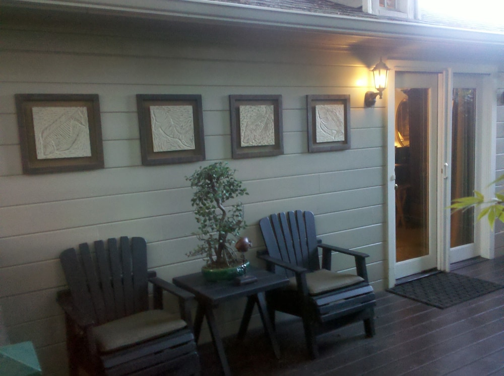 Deluxe Cottage, 1 King Bed, Garden View