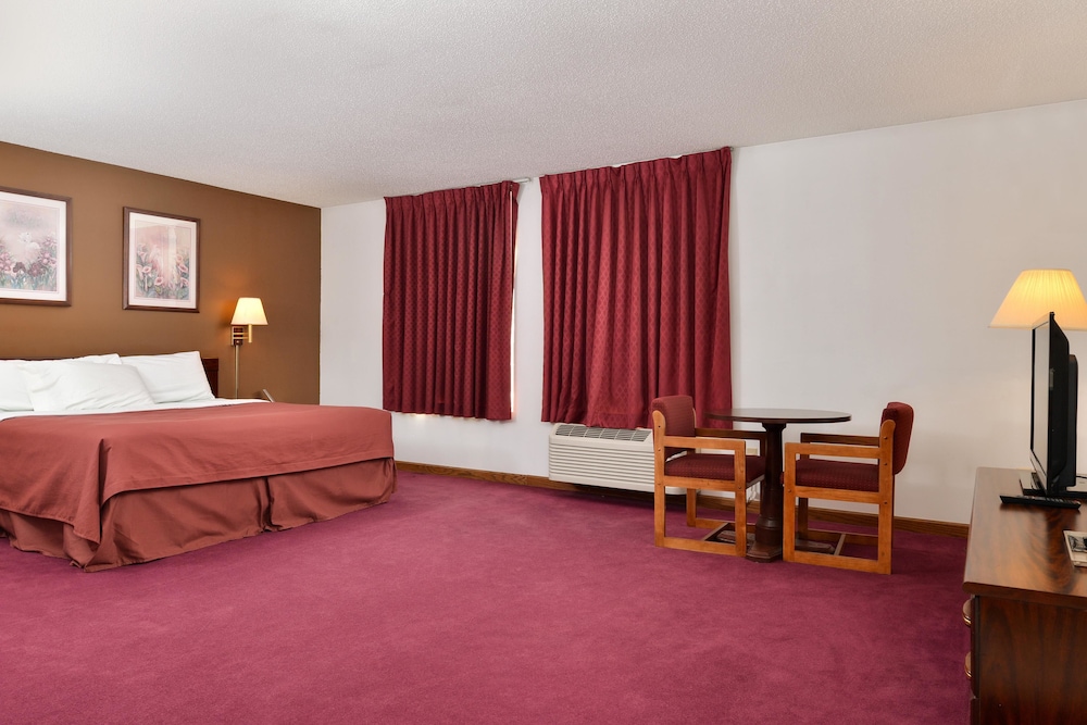 Suite, 1 King Bed, Non Smoking photo 2